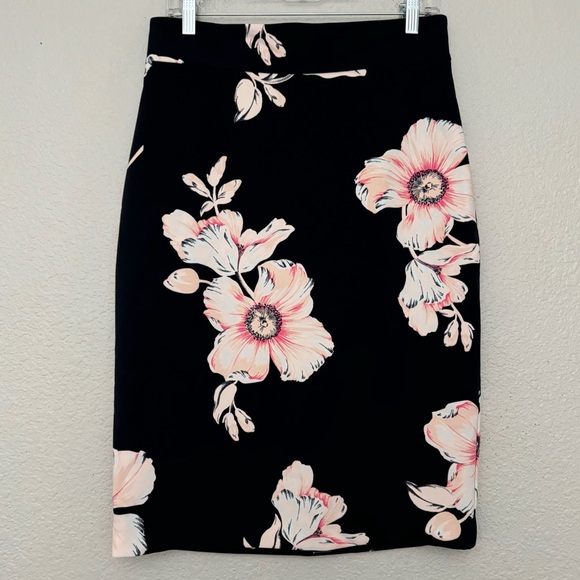 Ann Taylor Dresses & Skirts - Ann Taylor Skirt Straight Pencil Navy Blue Floral Print Size 6 NWT
